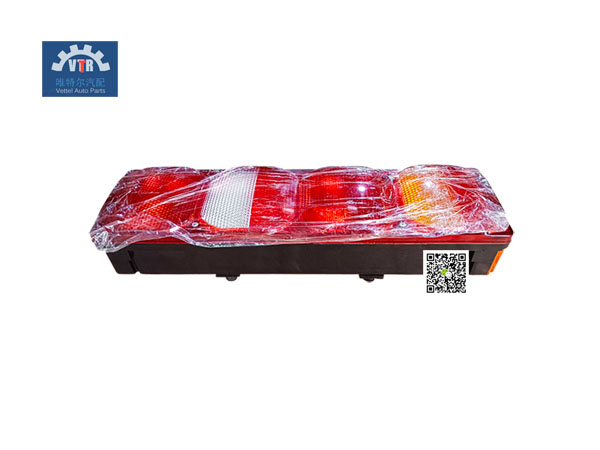 YZ952581500002 帶側(cè)標(biāo)志燈7功能組合后燈（右） Right rear combined taillights HOWO N7G   weight：2.5kg